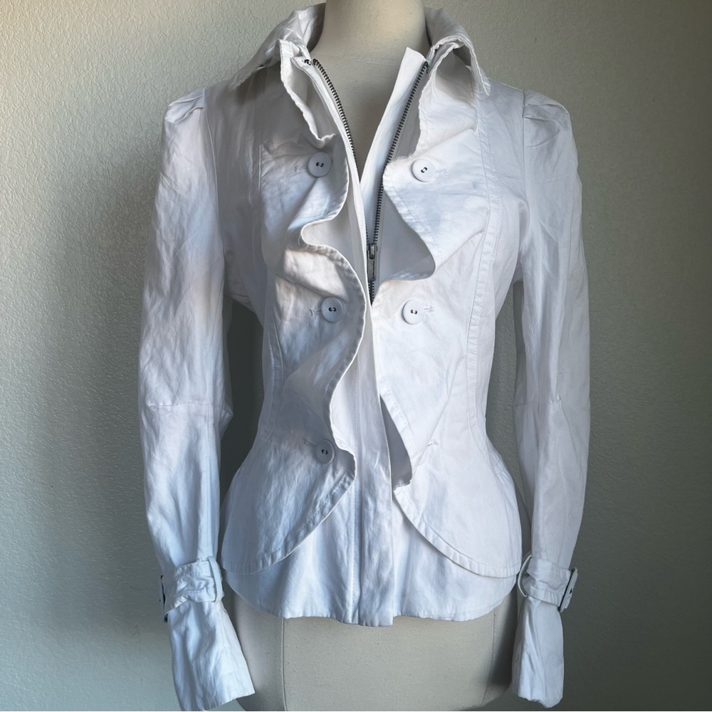 💓BCBGMaxAzria White Ruffle Double Breasted Zip Jacket - Size M💓